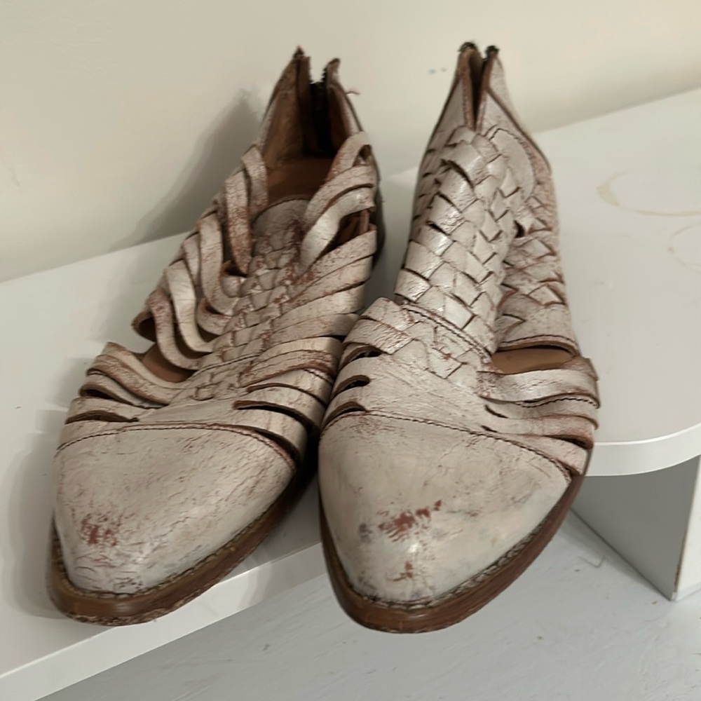 BED Stu white woven sandals